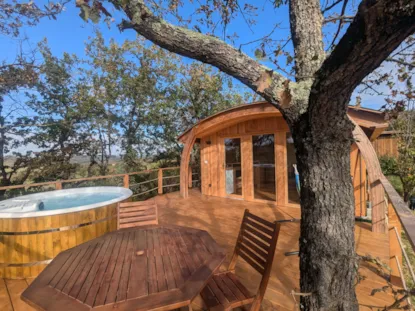 4-Season Wooden Cabin With Jacuzzi