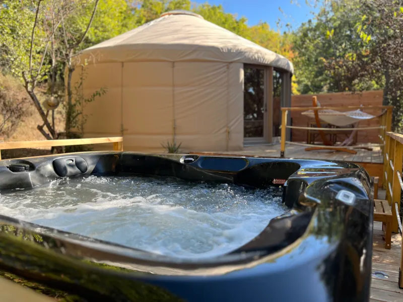 Yourte 3 Pers Avec Jacuzzi