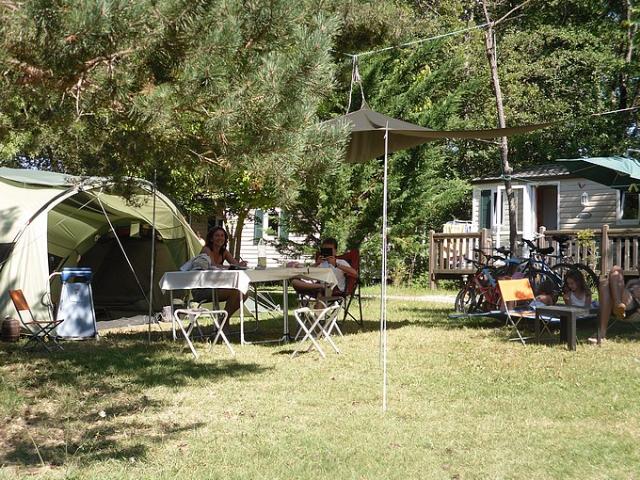Emplacement - Forfait Nature (1 Tente, Caravane Ou Camping-Car / 1 Voiture) - Camping La Pibola