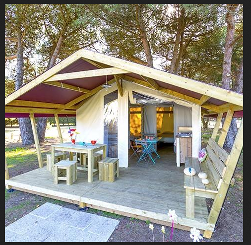 Location - Tente Lodge "Noisetier" 22M² 2 Chambres + Terrasse 8M² (Avec Sanitaires) - Camping LA PIBOLA