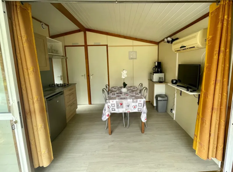 Chalet Peuplier Standard 26M² - 2 Chambres + Terrasse Couverte 10M² + Clim + Tv