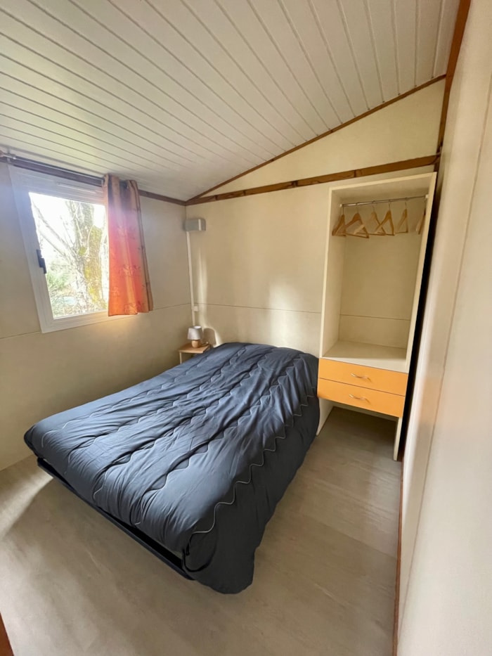 Chalet Peuplier Standard 26M² - 2 Chambres + Terrasse Couverte 10M² + Clim + Tv