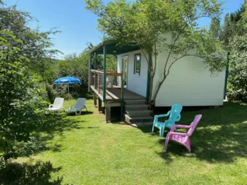 Mietunterkunft - Pommier Chalet Mit Bergblick Comfort 23M²- 2 Schlafzimmer + Überdachte Terrasse 15M² + Ac + Tv - Flower Camping LA PIBOLA