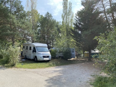 Comfort package (tent(s)/caravan+1vehicle or 1 motorhome or 1 van/van with 6A electricity)