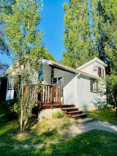 Premium Cèdre Chalet 35m² - 3 bedrooms + Semi-covered terrace 8m² + Air conditioning + TV