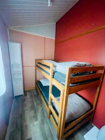 Premium Cèdre Chalet 35m² - 3 bedrooms + Semi-covered terrace 8m² + Air conditioning + TV