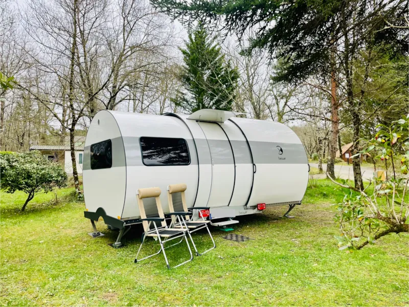 Forfait Privilège (Tente(S)/Caravane+1Véhicule Ou 1 Camping-Car Ou 1 Van/Fourgon - Elec. 10A + Eau)