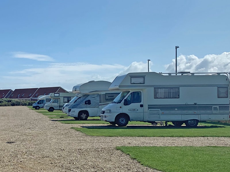 Stellplatz Wohnmobil innerhalb des Tors