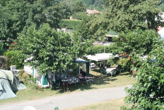 Emplacement Électricité 10A + 1 Voiture + Tente Ou Caravane