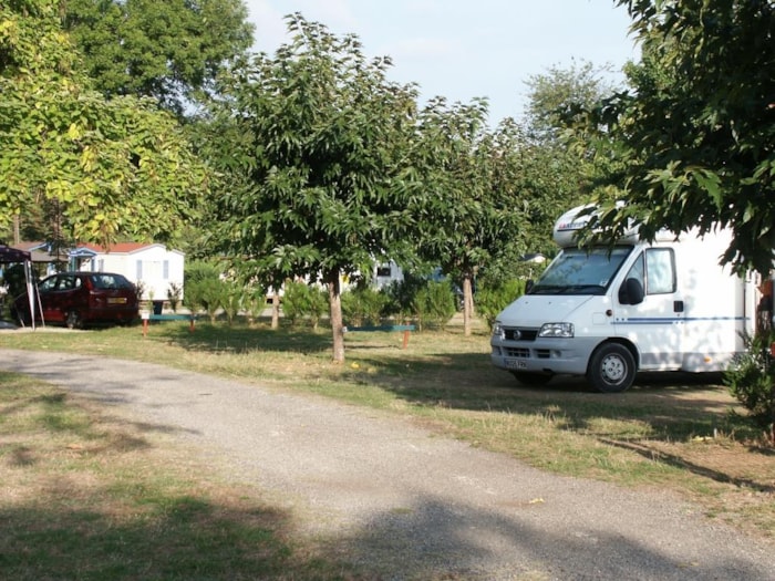 Emplacement Électricité 10A + 1 Voiture + Tente Ou Caravane