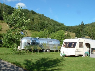 Privilege Package 160/200m² (1 tent, caravan or motorhome / 1 car / electricity 10A) + Water point - Sunny
