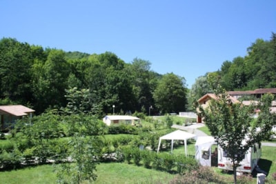 Privilege Package 160/200m² (1 tent, caravan or motorhome / 1 car / electricity 10A) + Water point - Sunny