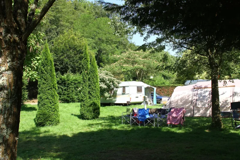 Forfait Confort 100/120M² (1 Tente, Caravane Ou Camping-Car / 1 Voiture / Électricité 6A)