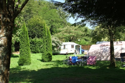 Comfort Package 100/120m² (1 tent, caravan or motorhome / 1 car / electricity 6A)
