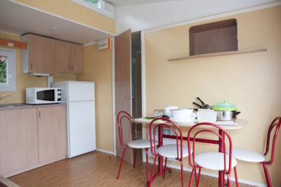 Mobile home-2 bedrooms 2 bathrooms