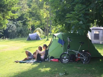 Stellplatz - Pauschale Stellplatz 1 Pers - Camping Le Petit Pyrénéen