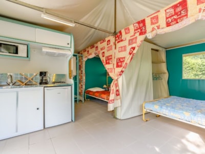 Pagan tent with private facilities (4 Adults + 1 Child < 8 year old) — 5