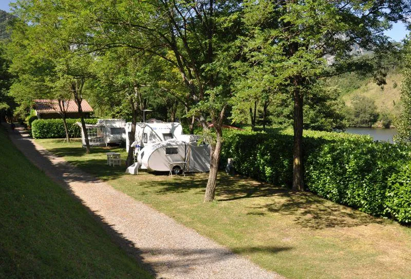 Forfait Confort : Voiture + Tente/Caravane Ou Camping-Car + Électricité 6A / 10A (2 Pers.)