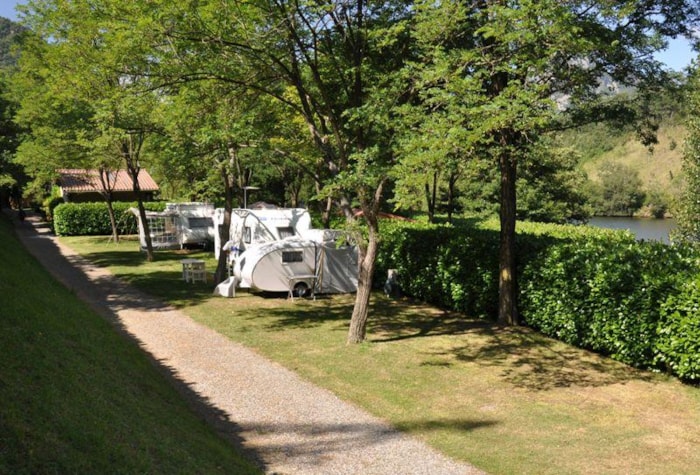 Forfait Confort : Voiture + Tente/Caravane Ou Camping-Car + Électricité 6A / 10A (2 Pers.)