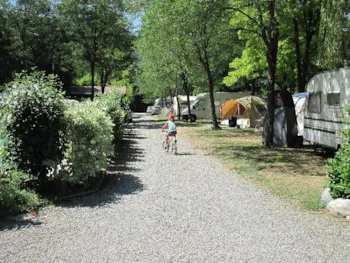 Emplacement - Forfait Motard : Une Tente / Moto / Électricité - Camping du Lac Mercus