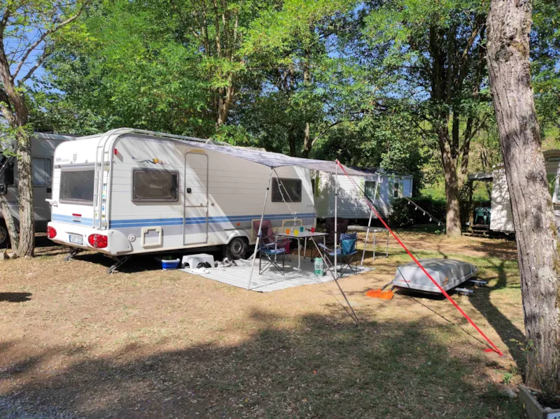 Forfait Confort : Voiture + Tente/Caravane Ou Camping-Car + Électricité 6A / 10A (2 Pers.)