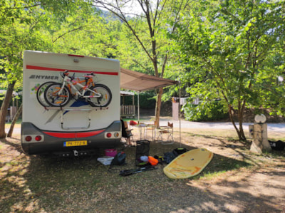 Comfort Package : car + tent/caravan or camping-car + electricity 6A/ 10A (2 pers.)
