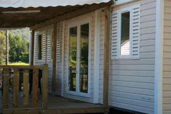 Mietunterkunft - Mobilheim Couflens : Badezimmer Mit Überdachte Terrasse - Camping Les 4 Saisons