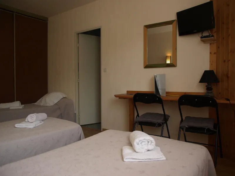 Chambre D'hôtel N°3 : 3 Lits De 90