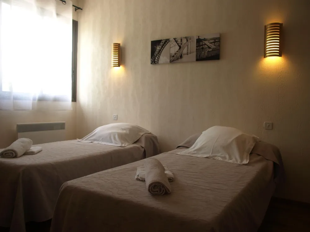 Chambre - Chambre D'hôtel N°3 : 3 Lits De 90 - Camping Les 4 Saisons