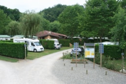Piazzole - Forfait Piazzola + 1 Auto - Camping Les 4 Saisons