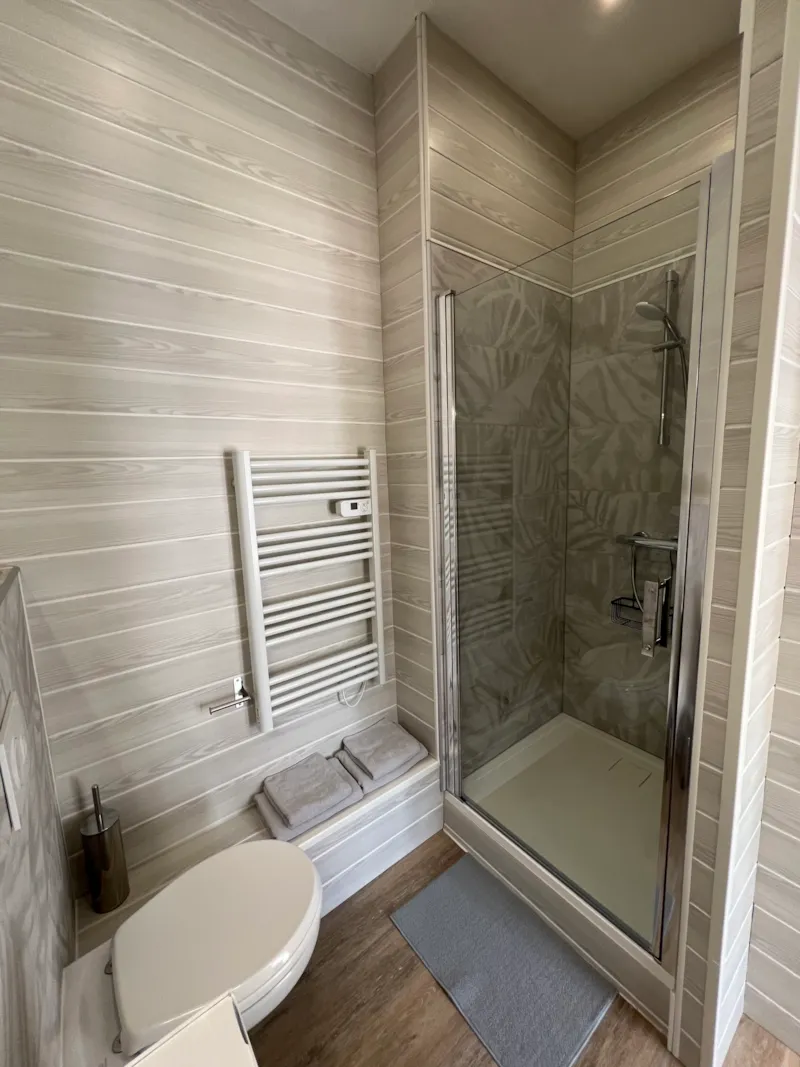 Chambre D'hôtel N°7 : 1 Lits De 140