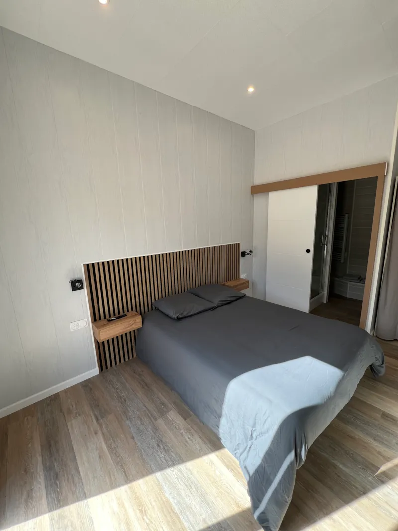 Chambre D'hôtel N°8 : 1 Lits De 140