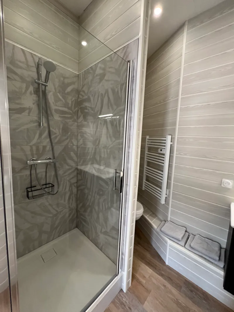 Chambre D'hôtel N°8 : 1 Lits De 140