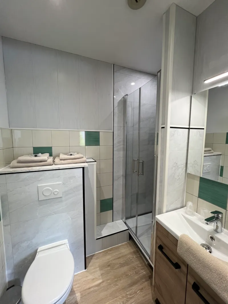 Chambre D'hôtel N°2 : 1 Lit De 140