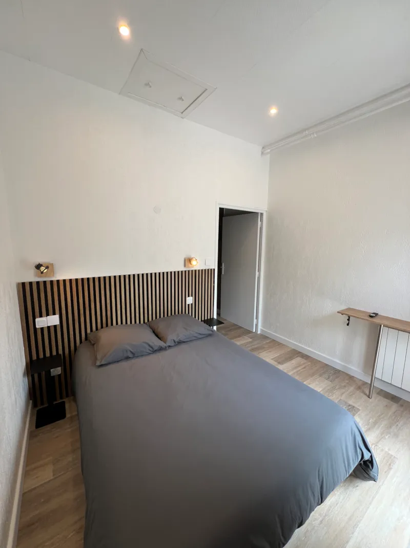 Chambre D'hôtel N°9 : 1 Lits De 140 + 1 Lit Superposé 80