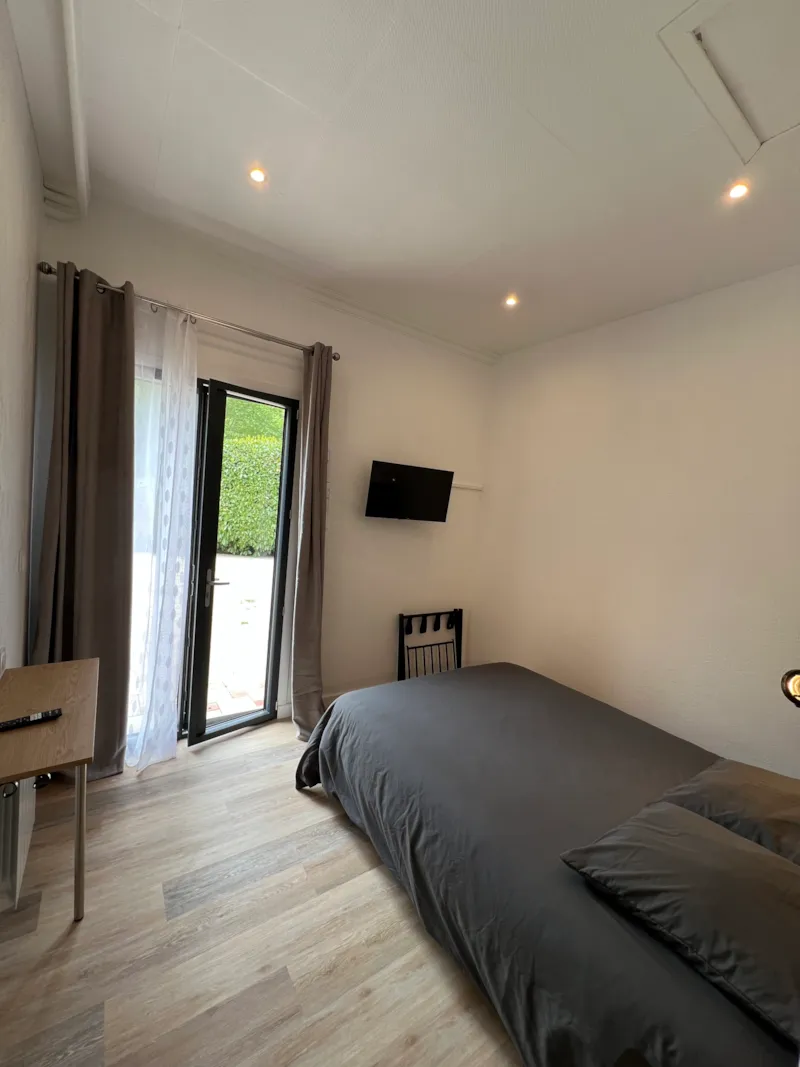 Chambre D'hôtel N°9 : 1 Lits De 140 + 1 Lit Superposé 80