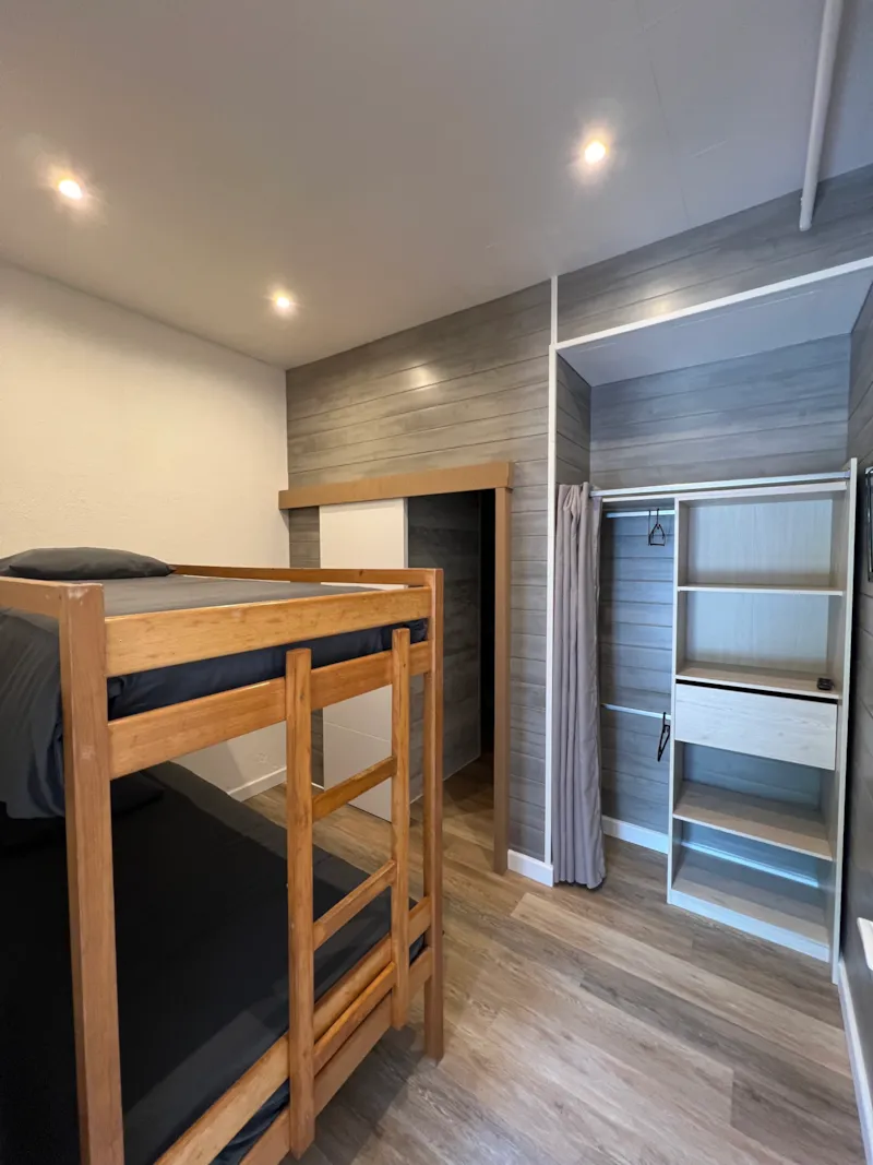 Chambre D'hôtel N°9 : 1 Lits De 140 + 1 Lit Superposé 80