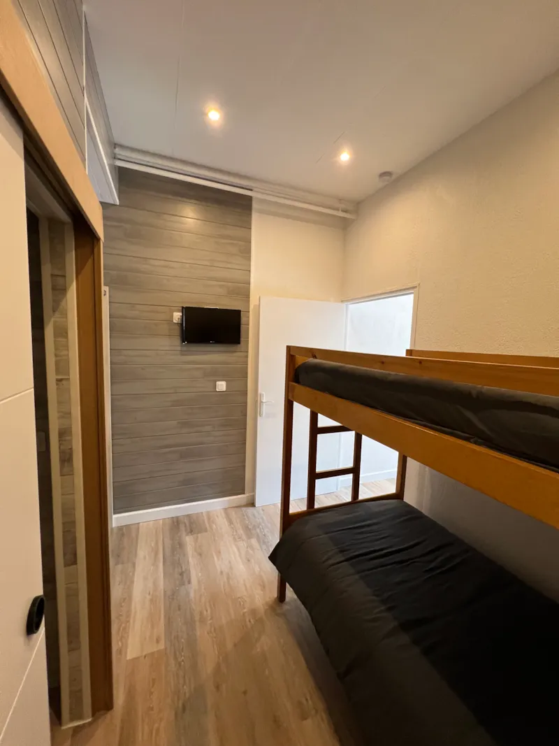 Chambre D'hôtel N°9 : 1 Lits De 140 + 1 Lit Superposé 80