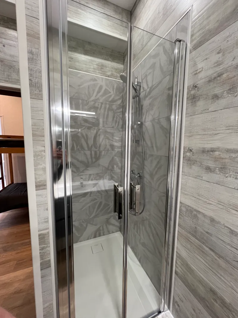 Chambre D'hôtel N°9 : 1 Lits De 140 + 1 Lit Superposé 80