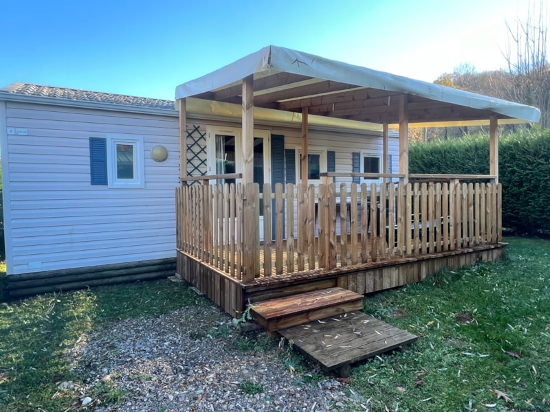 MOBIL-HOME AULUS dimanche : 1 salle d'eau avec terrasse couverte