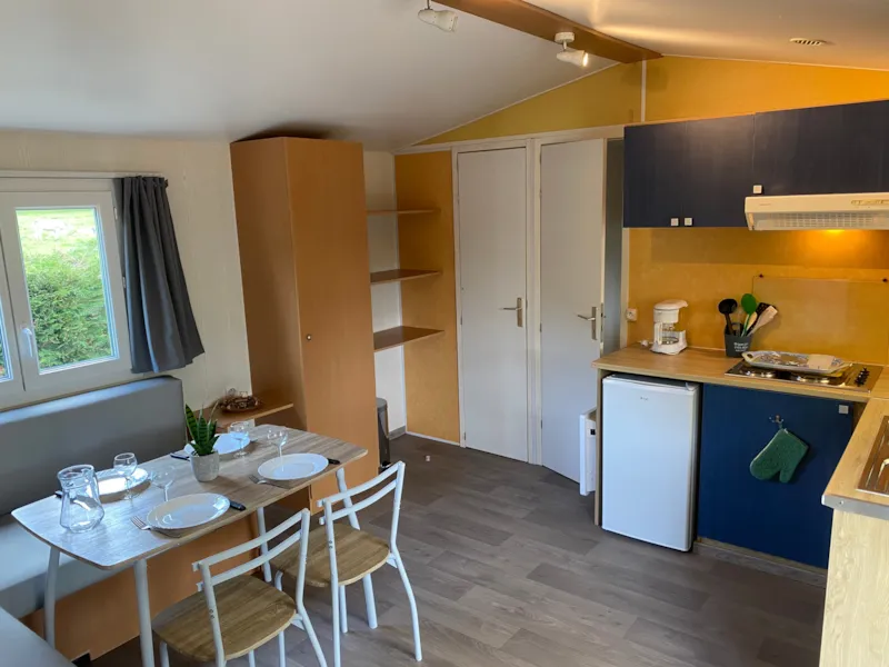Mobil-Home Aulus : 1 Salle D'eau Avec Terrasse Couverte