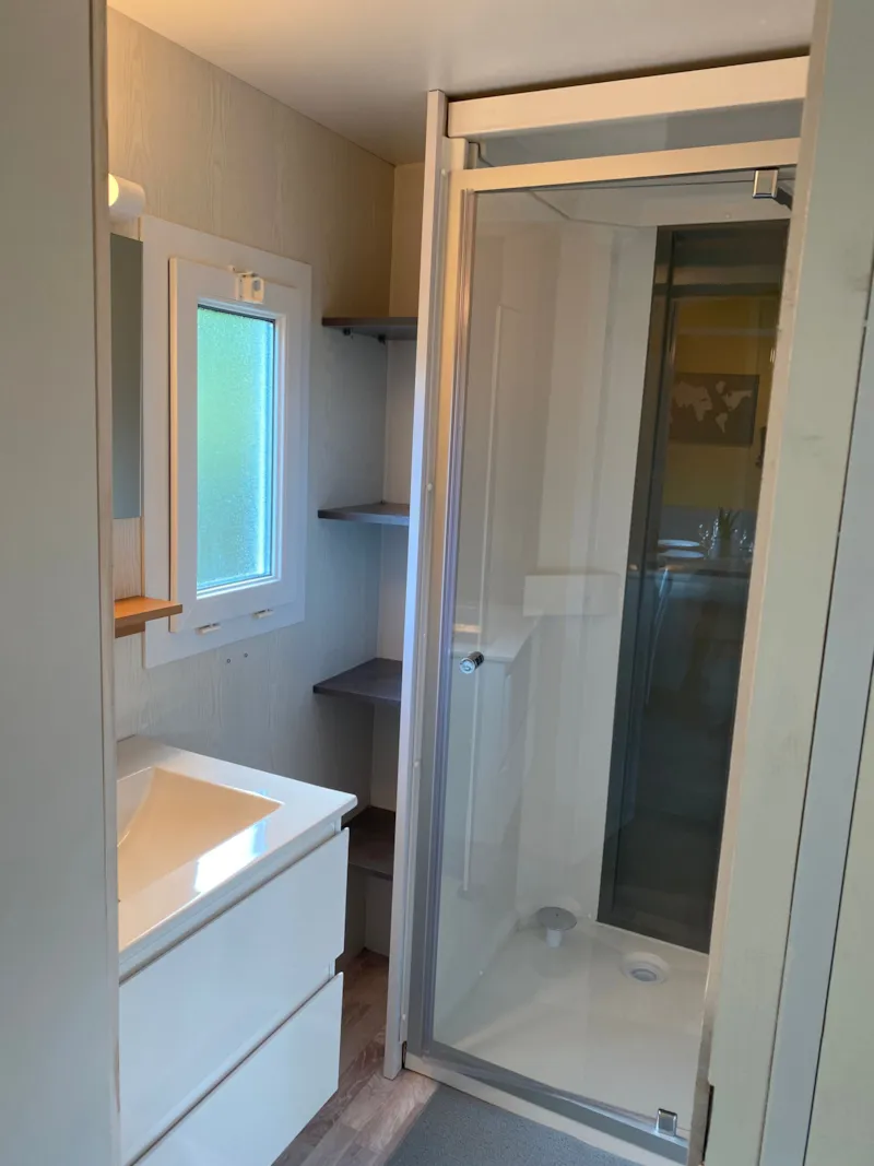 Mobil-Home Aulus : 1 Salle D'eau Avec Terrasse Couverte