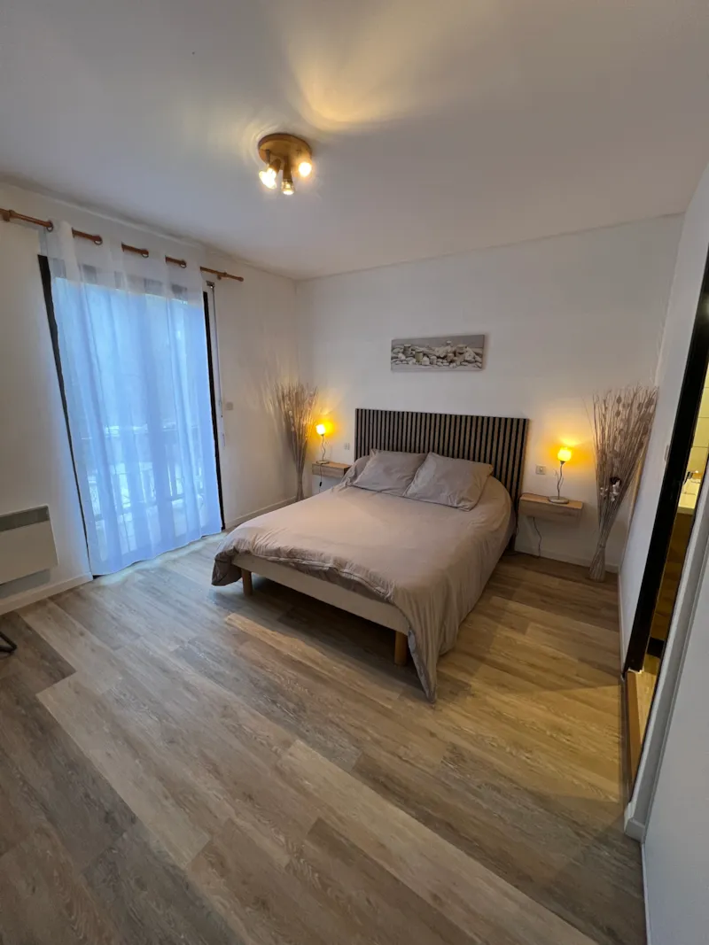 Chambre D'hôtel N°4 Avec Balcon : 1 Lit De 140