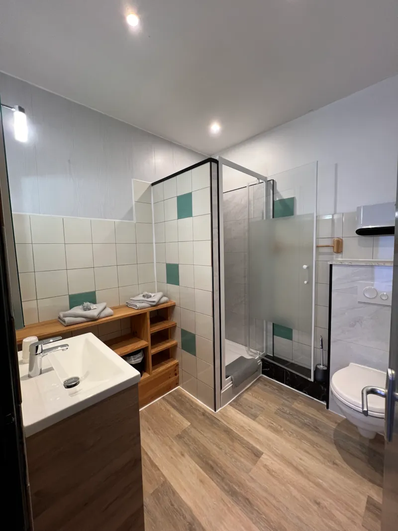 Chambre D'hôtel N°4 Avec Balcon : 1 Lit De 140