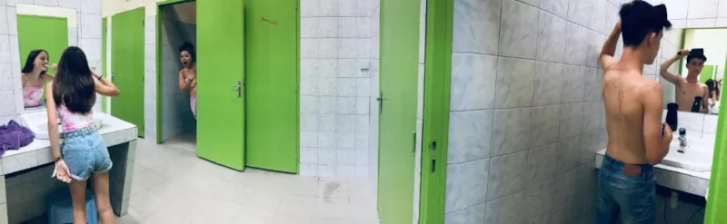 Forfait Privilège (1 Tente, Caravane Ou Camping-Car / 1 Voiture / Électricité 10A) De 100 À 130M²