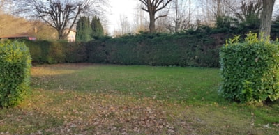 Privilige Pitch + fridge (1 tent, caravan or camper / 1 car / 10A electricity) 100 - 130m²
