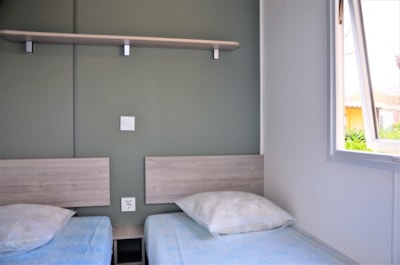 Mobile-home Premium 32m² AIR-CONDITIONED 3 bedrooms + TV