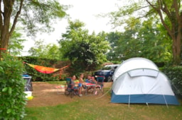 Piazzole - Piazzola Privilège (Tenda, Roulotte, Camper / 1 Auto)  130 - 150 M² - Flower Camping LES MIJEANNES