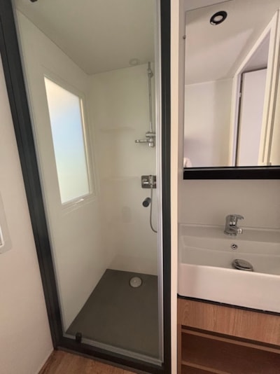 Premium mobile home 40m² (3 bedrooms-6 people) + 2 bathrooms + TV + LV + Plancha + Air conditioning