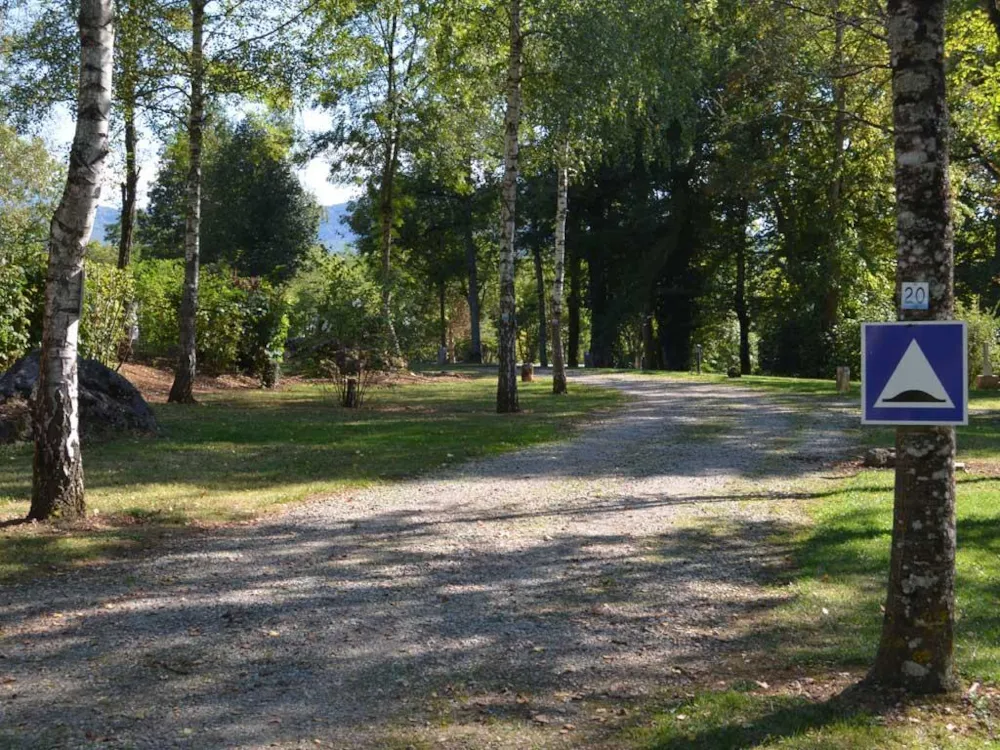 Emplacement - Forfait Grand Confort 2 Campeurs - 1 Tente Ou Caravane Ou Camping Car , Avec Électricité - Camping Audinac les Bains